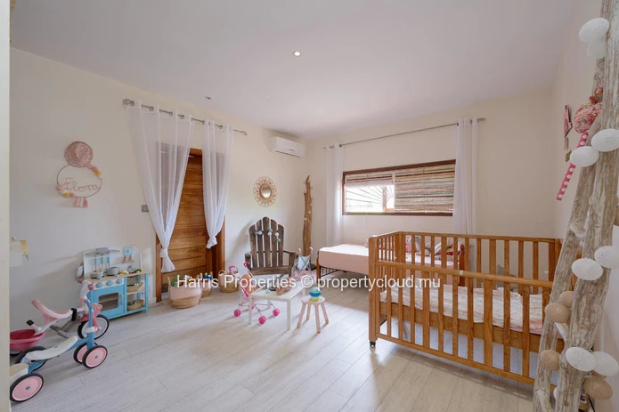 Magnifique villa RES de style balinais à vendre dans un complexe résidentiel sécurisé à Grand Baie
