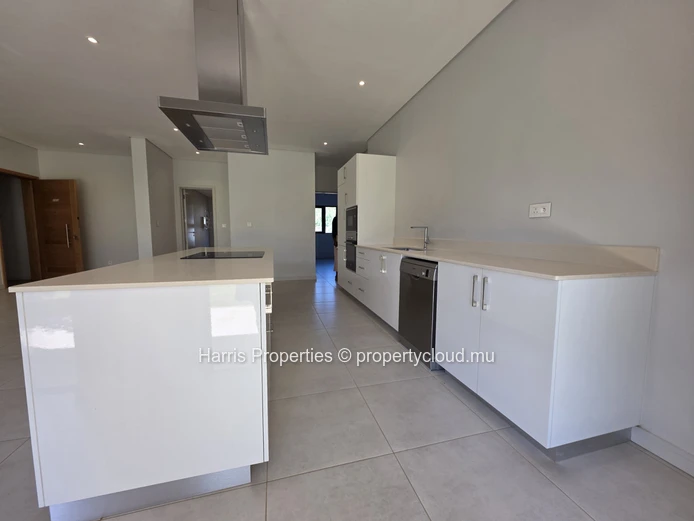 High standard G+2 apartment project with sea view located in Pointe aux Canonniers