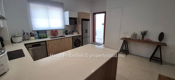 Splendid beachfront apartment for rent in Grand Gaube 