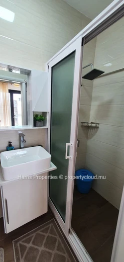 Modern & bright apartment on second floor for rent in Pereybere 