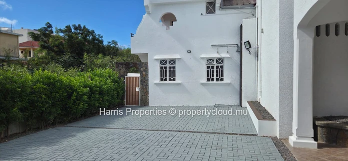 Beautiful Fully Renovated 3-Bedroom House for Rent – Péreybère