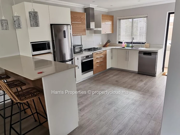 Magnifique appartement pieds dans l'eau à vendre à Flic en Flac (Mandat exclusif)