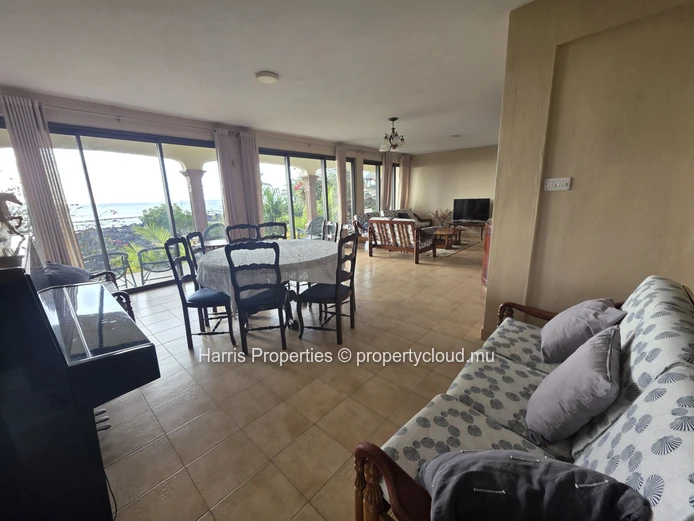 Beautiful rustic-style ground floor apartment for rent in Pointe aux Piments