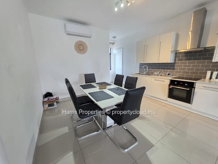 Splendid 2nd floor apartment for rent in a high-end residence in Pereybere, with lift access