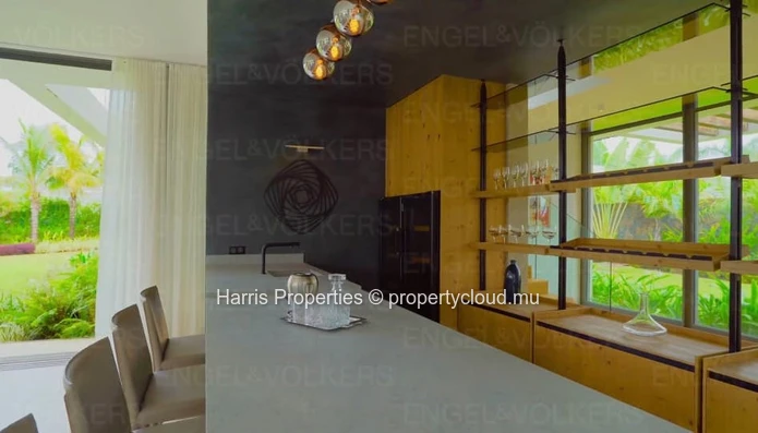Stunning Luxury Villa for Sale – Golf Course Community, East