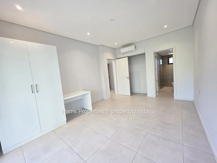High standard G+2 apartment project with sea view located in Pointe aux Canonniers