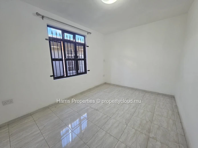 Unfurnished apartment for rent in Triolet 