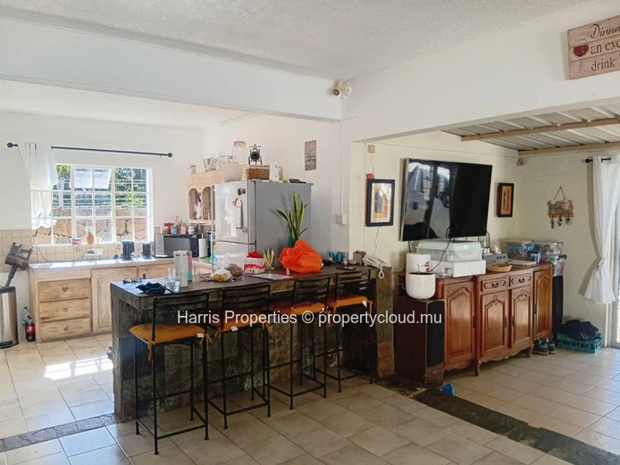 BELLE MAISON MEUBLÉE AVEC PISCINE À VENDRE À Roches Noires Village