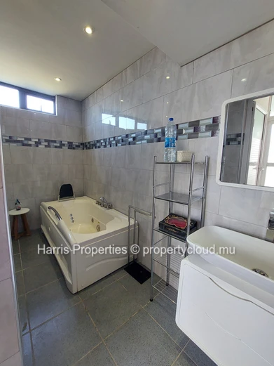 Stunning house for sale in Calodyne 