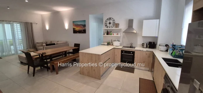Splendid beachfront apartment for rent in Grand Gaube 