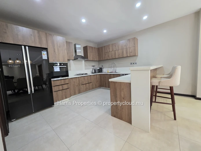 Cozy and luxurious villa for rent in a secure and calm residence in Pereybere 
