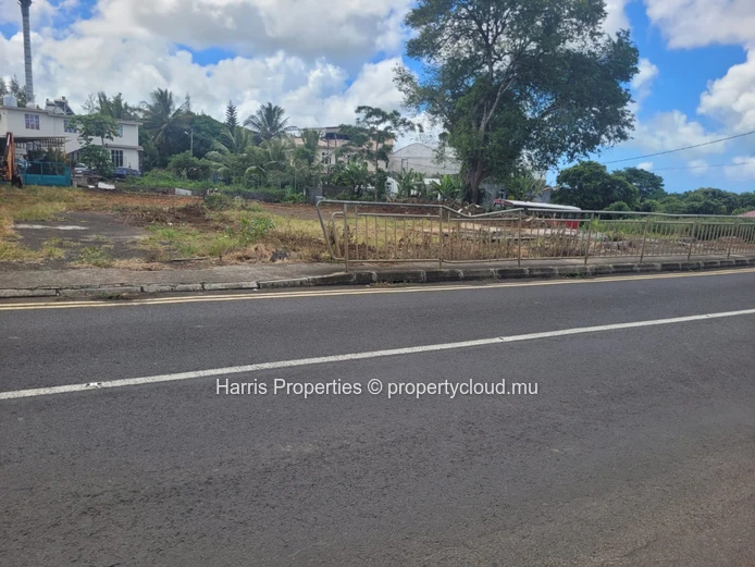 FOR SALE – Exceptional Commercial Lot in Belle Vue Maurel