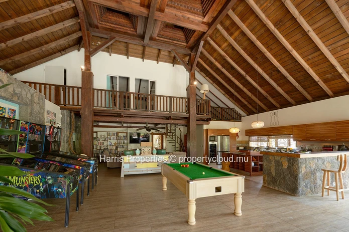 Magnifique villa RES de style balinais à vendre dans un complexe résidentiel sécurisé à Grand Baie