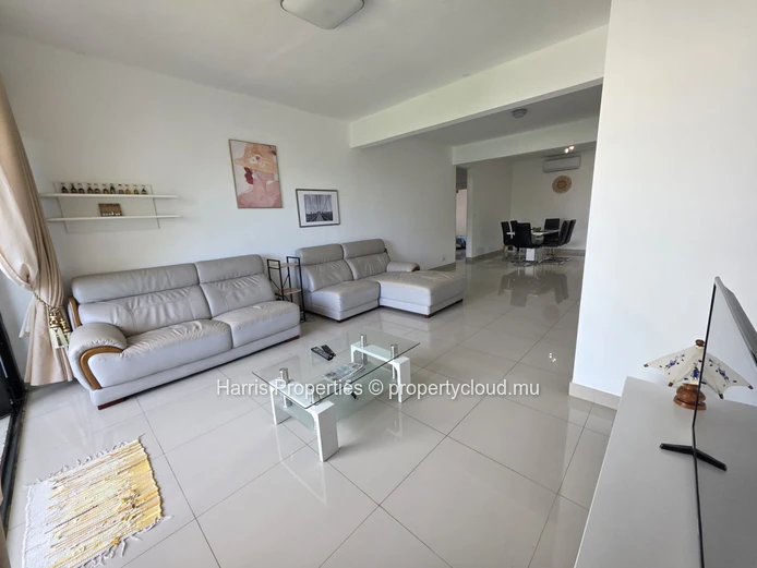 Splendid 2nd floor apartment for rent in a high-end residence in Pereybere, with lift access