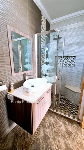 Beautiful individual villa for rent in Mon Choisy 