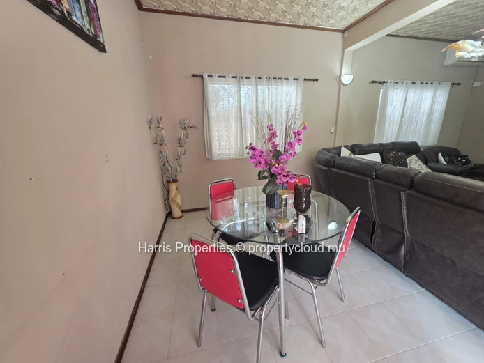 Bel appartement au rez-de-chaussée à louer à Bain Bœuf