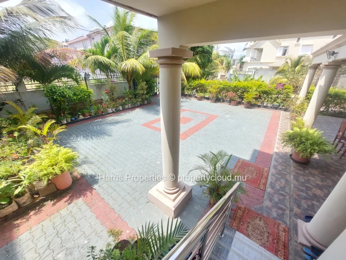 Beautiful 2nd floor apartment for rent in Trou aux Biches 