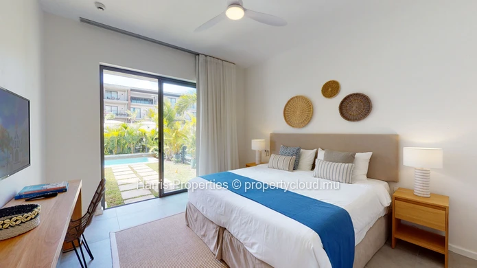 Luxurious apartment for sale on the ground floor with swimming pool and private garden
