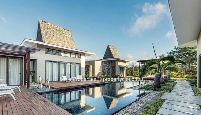 Sumptuous Balinese style villa for sale in Balaclava  