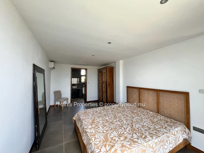 FOR SALE – 2 Penthouse-Style Duplexes with Rooftop Access – Bain Boeuf