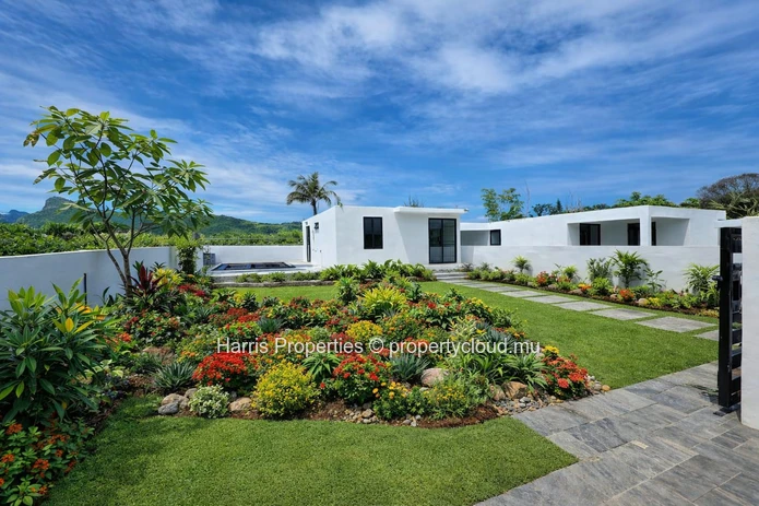Investment opportunity: Off-plan individual villas in Khoyratty