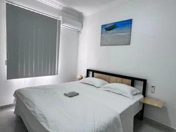 6 Bedroom Apartment