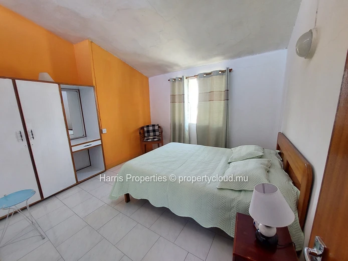 3 bedroom apartment for rent on the second floor in Cap Malheureux