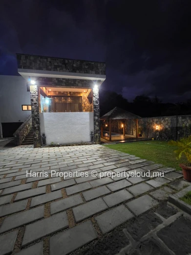 Stunning Modern Villa for Rent – Grand Gaube