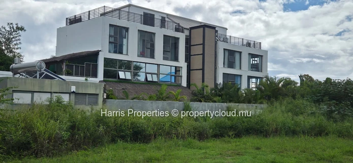 FOR SALE – 2 Penthouse-Style Duplexes with Rooftop Access – Bain Boeuf