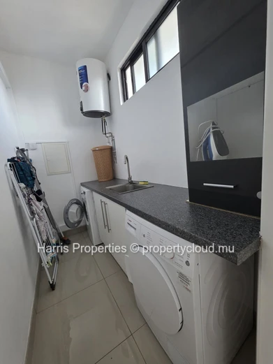 Splendid 2nd floor apartment for rent in a high-end residence in Pereybere, with lift access