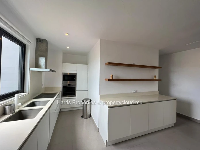 Charming second-floor apartment for sale in Pereybere