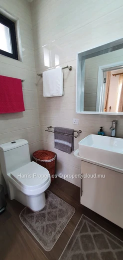Modern & bright apartment on second floor for rent in Pereybere 