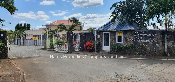 Land of 1418m2 for sale in Morcellement Domaine Les Cascades, Arsenal (Sole Mandate)