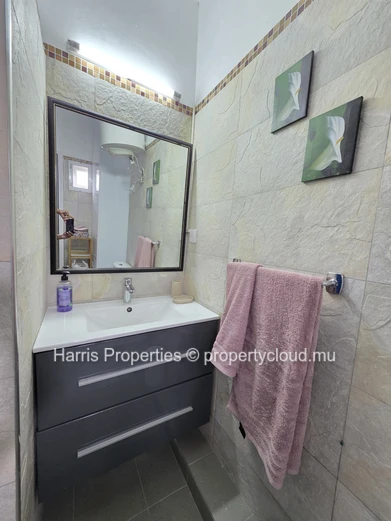 Modern first floor apartment for rent in Pereybere