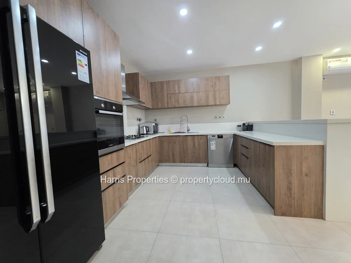 Cozy and luxurious villa for rent in a secure and calm residence in Pereybere 