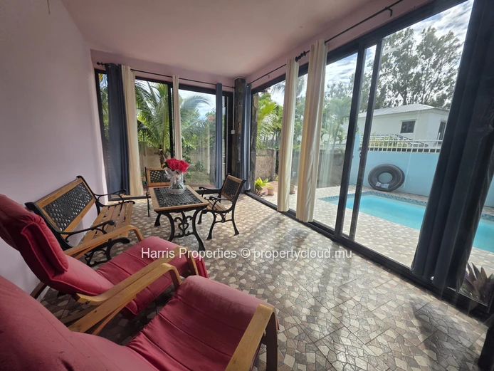 Bel appartement au rez-de-chaussée à louer à Bain Bœuf