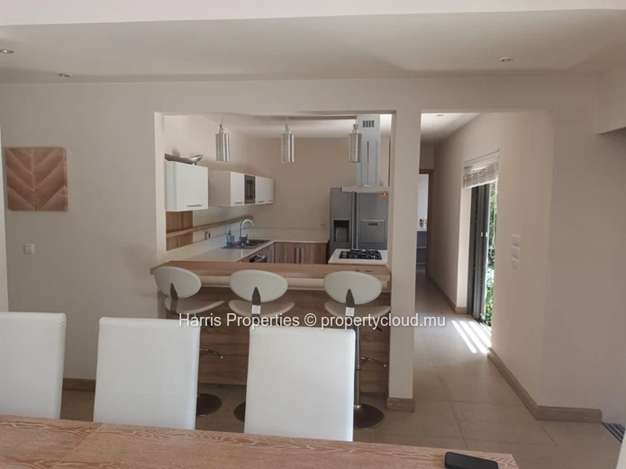 For sale: Luxurious 400m2 villa with 4 ensuite bedrooms in Grand-Baie