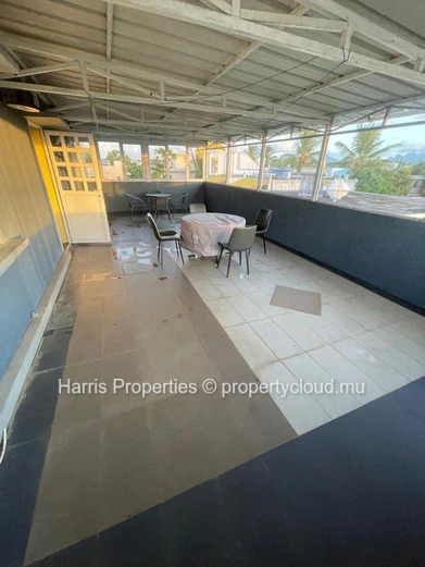 Stylish second-floor penthouse for rent in Pointe aux Piments.