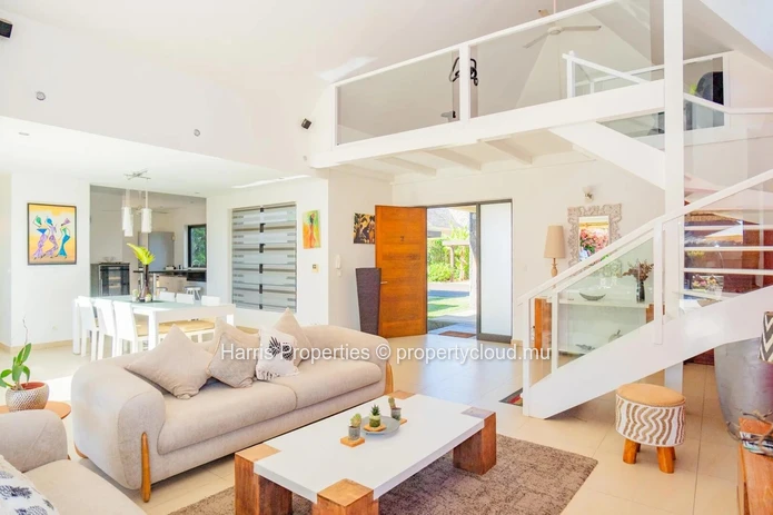 For sale 235 m2 RES villa to enjoy a perfect blend of modern luxury and comfort