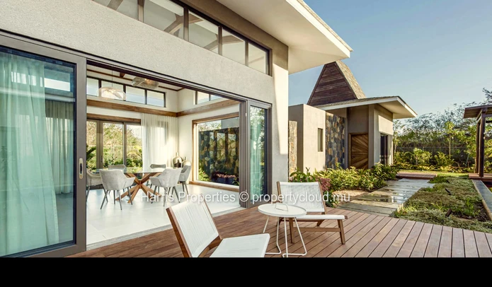 Sumptuous Balinese style villa for sale in Balaclava  