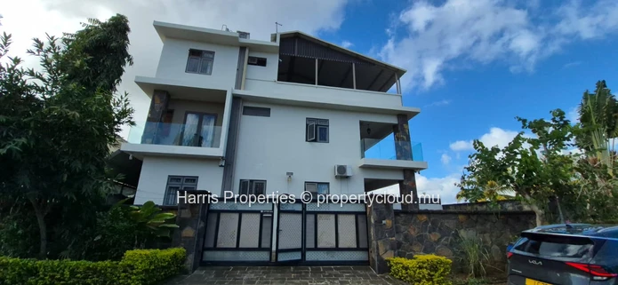 Beautiful individual villa for rent in Mon Choisy 