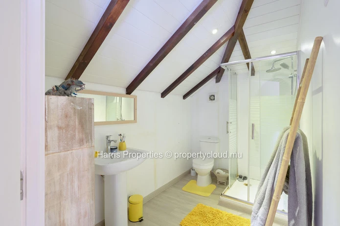 Magnifique villa RES de style balinais à vendre dans un complexe résidentiel sécurisé à Grand Baie