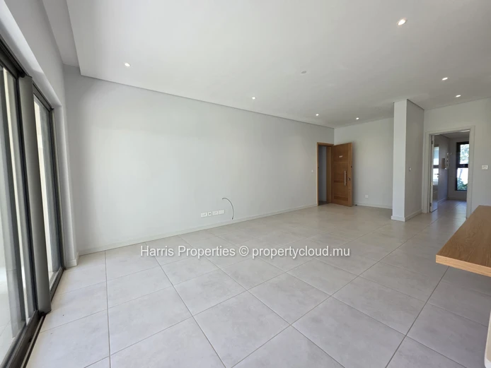 High standard G+2 apartment project with sea view located in Pointe aux Canonniers