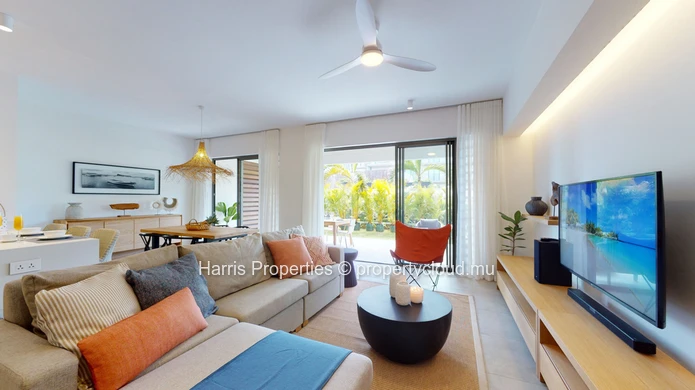 Luxurious apartment for sale on the ground floor with swimming pool and private garden