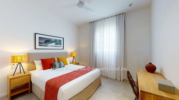 Luxurious apartment for sale on the ground floor with swimming pool and private garden