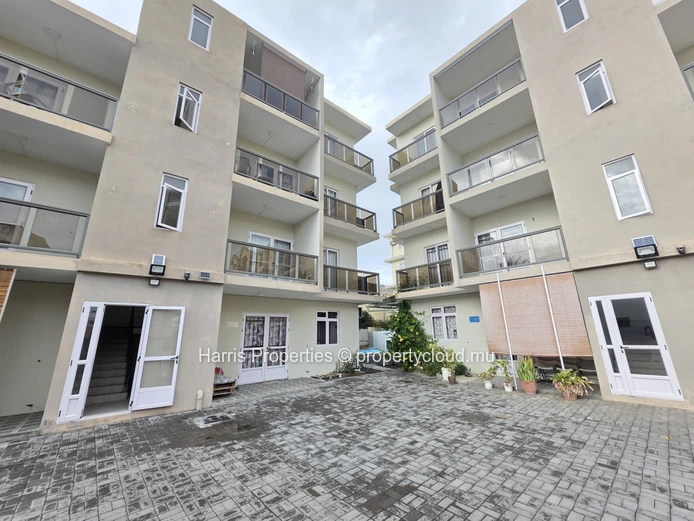 Beautiful furnished first floor apartment available for rent in Pereybere