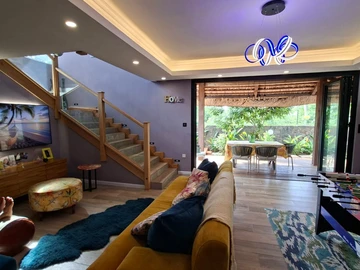 6 Bedroom Villa