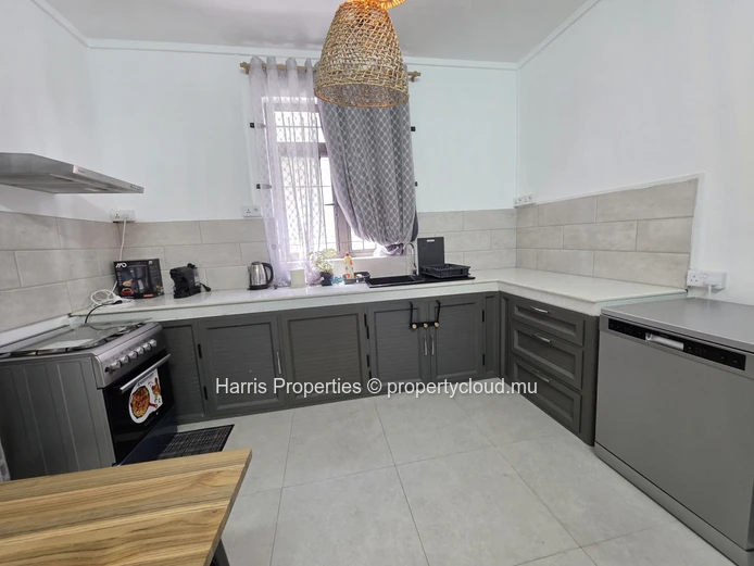 Magnificent Ground Floor Apartment for Rent in a Secure Residence, Pereybere