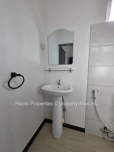 Beautiful furnished first floor apartment available for rent in Pereybere