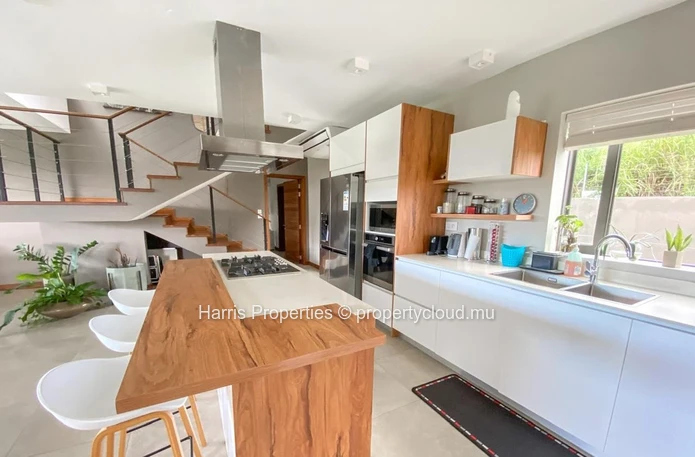 Exquisite high end villa for sale in Pereybere